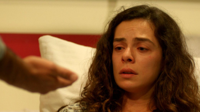 Özge Özpirinçci nei panni di Bahar Çesmeli in una scena de La forza di una donna – © Mediaset.