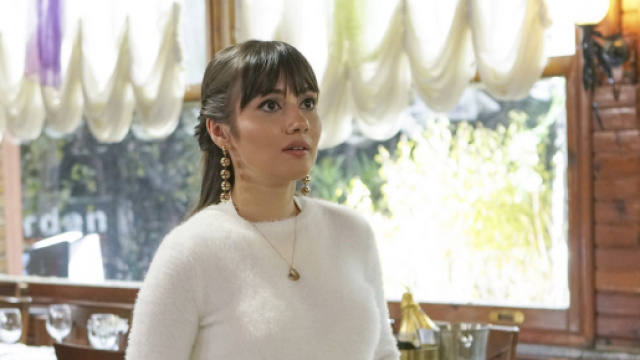 Zeynep in Forbidden Fruit. © Mediaset