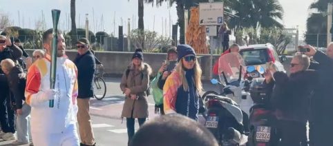 Ex professionista di ciclismo squalificato per doping tra i tedofori di Milano-Cortina