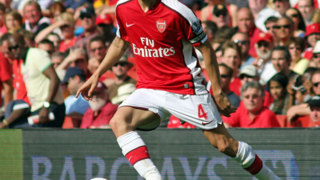 File:Arsenal v Stoke City FC - Cesc Fabregas dribble.jpg - Wikipedia &copy; Creative Commons
