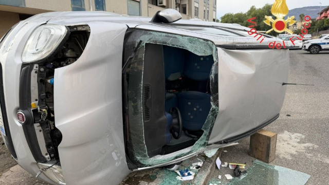 Incidente stradale a Lamezia Terme - &copy; Vigili del Fuoco