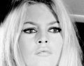 Saint-Tropez dice addio a Brigitte Bardot: folla ai funerali dell'attrice