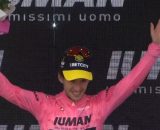 Simon Yates in maglia rosa - &copy; Screenshot Eurosport
