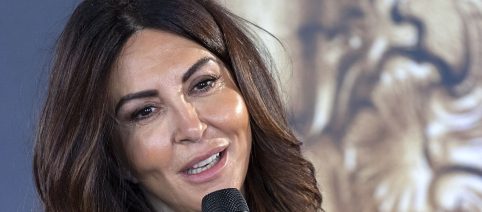 Canale 5: Sabrina Ferilli in 'A testa alta', fiction sul revenge porn