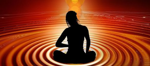 L'oroscopo di lunedì 12 gennaio con le stelle assegnate ai segni: Capricorno 'alla grande'