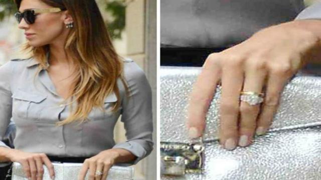 Belen indossa all'anulare l'anello di fidanzamento che le ha regalato Iannone 