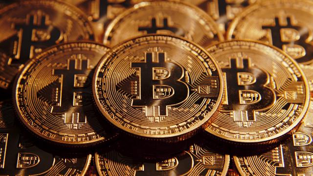 Invierte en la criptomoneda 'Bitcoin' y saca ganancias en casa