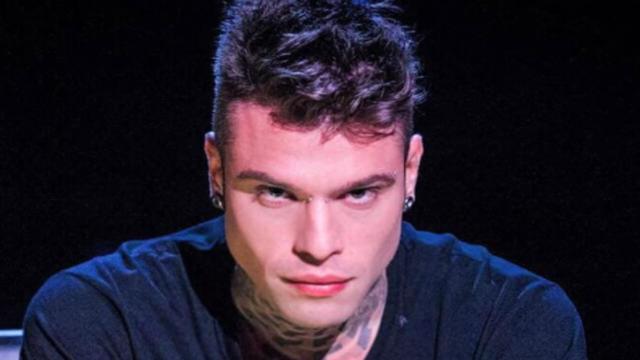 Fedez posta una foto du Instagra, Mia Khalifa la commenta