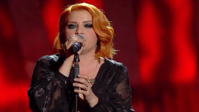 Video: Noemi va 'fuori di seno' a Sanremo 2018, ecco lo scandalo