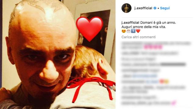 J-Ax: lo scatto social per il primo anno del figlio conquista tutti