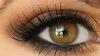 Luce unos ojos color miel maquillados de la mejor forma