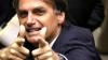 Bolsonaro ensina criança a fazer gesto de arma com as mãos, vídeo