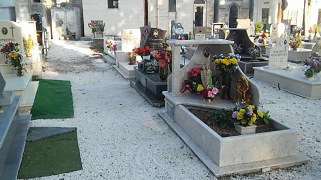 Cimitero Lecce: scoppia una bara, la puzza mette in fuga i parenti dei defunti