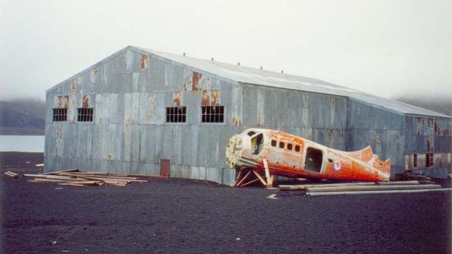 5 fascinating abandoned islands and a little of their history