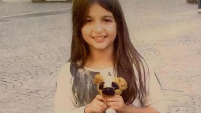 Bimba di 10 anni uccisa da tumore. La mamma: “Non facciamo il funerale, non ci credo più”