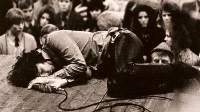 Jim Morrison osceno sul palco, graziato dopo 45 anni