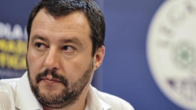 Matteo Salvini viene contestato a Mazara del Vallo