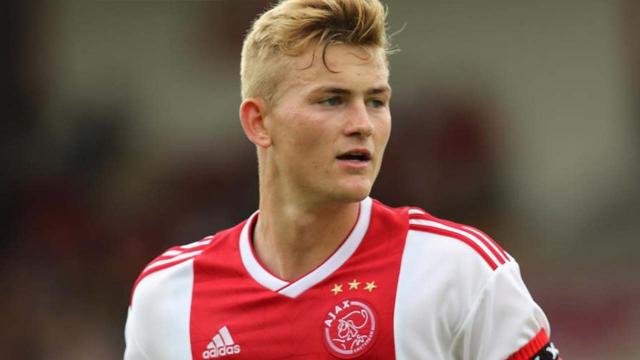 Juventus: i bianconeri potrebbero inserirsi nell'affare De Light-Barcellona 