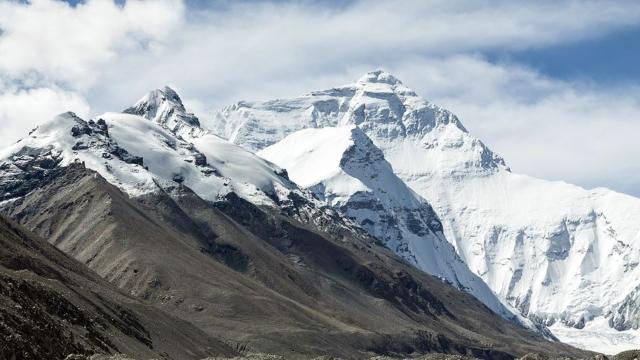 Mount Everest ice melt reveals rubbish and dead bodies, big clean-up mission