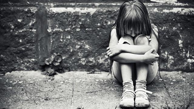 Homem estupra filha de 3 anos e depois esfaqueia o o atual de sua ex-mulher