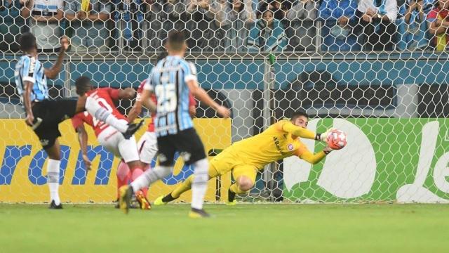 Grêmio e Internacional se enfrentam neste sábado pelo Brasileirão