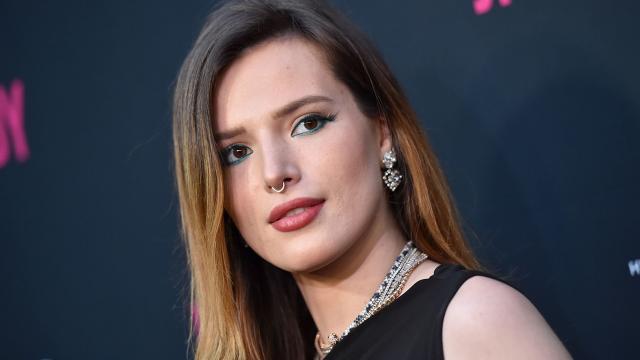 Bella Thorne svela di essere 