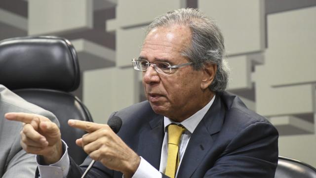 Paulo Guedes pretende limitar o valor para retirada do saldo total do FGTS