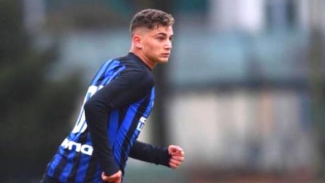 Inter, respinte le offerte di Roma e PSG per Esposito
