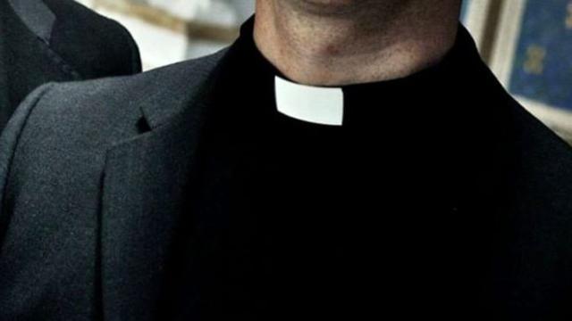 'Non posso più celebrare messa perché ho peccato', sacerdote abbandona la chiesa