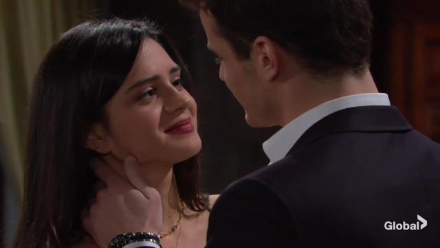 'Young and the Restless': Hilary look alike stuns Devon