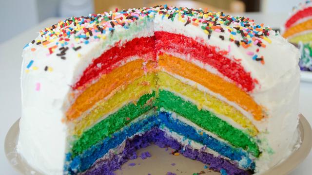 Ricette: Rainbow cake, un dolce multistrato che mette dolcezza al palato