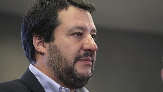 Mario Monti attacca Matteo Salvini e il leader della Lega risponde su Twitter 