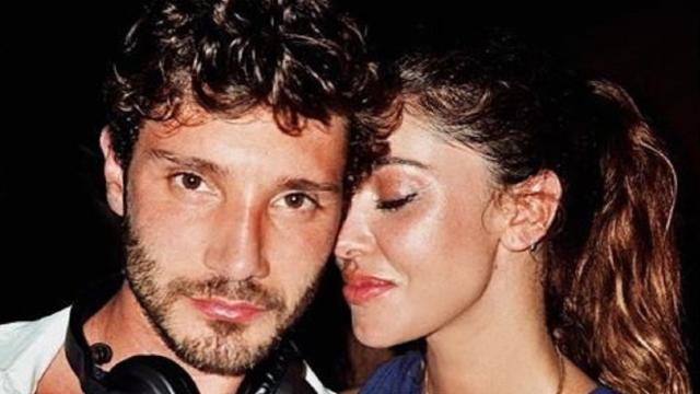 Belen Rodriguez in vacanza con Stefano De Martino: 'Sono felice' 