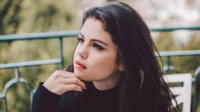 Selena Gomez : 'Je suis célibataire, je suis le timing de Dieu'