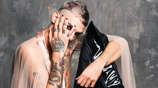 Achille Lauro: 'La stupida epoca dove si doveva ostentare di essere uomo è finita'