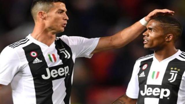 Juventus, Douglas Costa parla di CR7: 'da quando c'è lui, siamo tutti più magri'