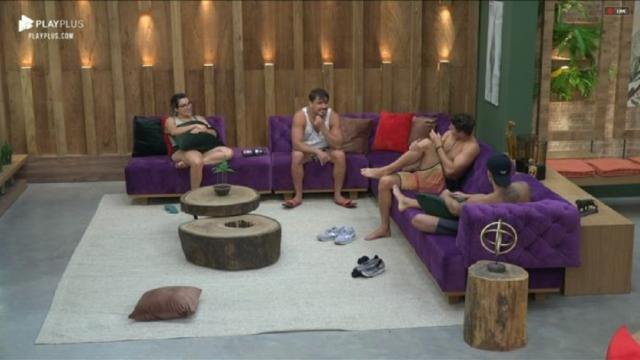 'A Fazenda': produção corta transmissão ao vivo devido a conversa de peões