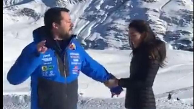 Salvini pubblica un video parodia sul Papa, il mondo politico disapprova e polemizza 