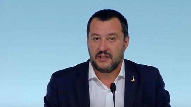 Faltoni rilancia un post che incita all'odio contro Salvini