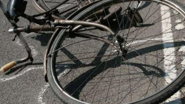 Monza, ciclista sbalzato da un'automobile: muore sul colpo