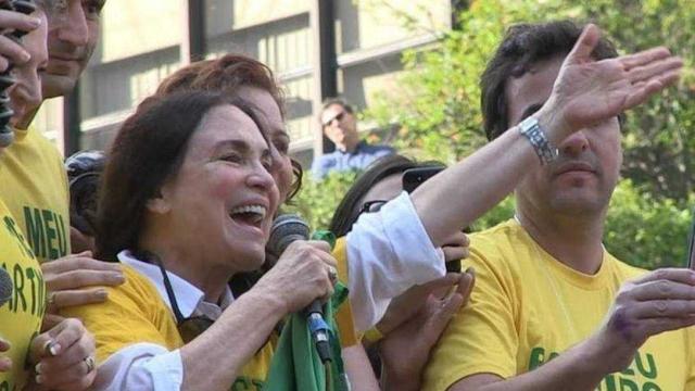 Bolsonaro avalia recriar pasta da cultura para ter Regina Duarte