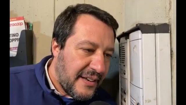 Debora Serracchiani critica la citofonata di Salvini