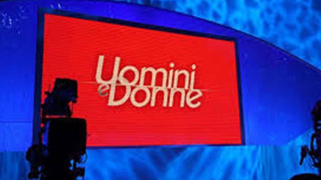 Uomini e Donne oggi 22 gennaio: puntata visibile in tv su Canale 5 dalle 14:45