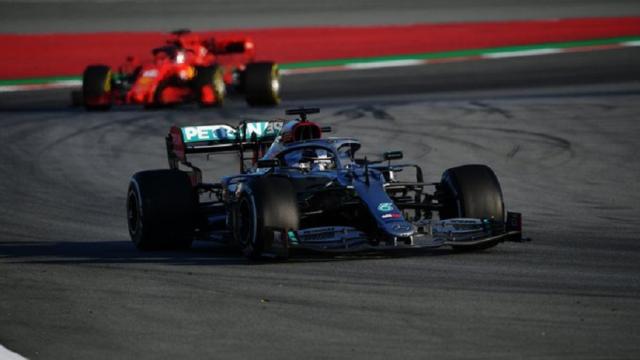 F1, primi test a Barcellona: volano subito le Mercedes