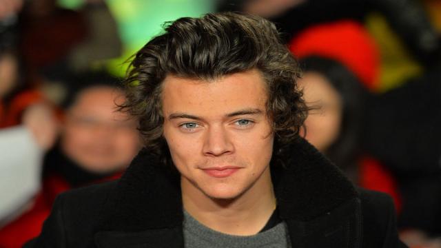 Pop singer Harry Styles says he is okay after knifepoint robbery