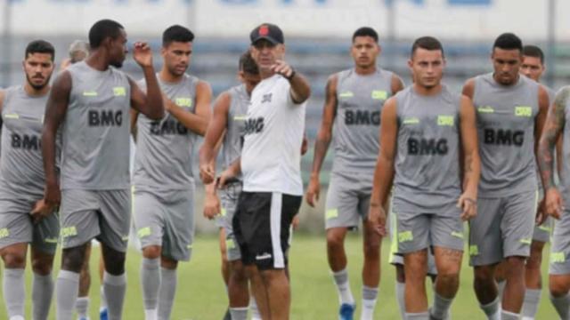 Por causa de salários atrasados, jogadores do Vasco se recusam a dar entrevistas