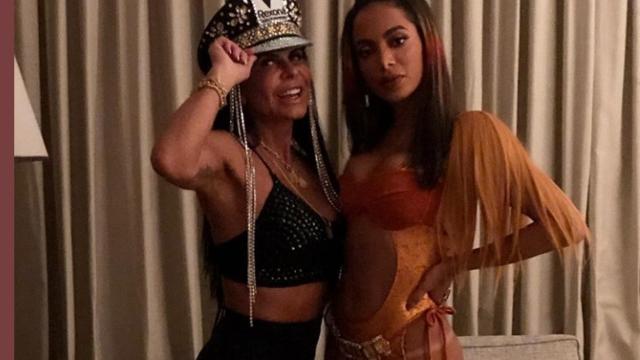 Gretchen agita internet com fotos ao lado de Anitta