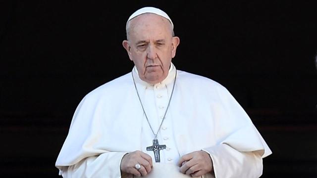 Coronavirus: Bergoglio svolge l'Angelus in diretta streaming, sospese messe e funerali