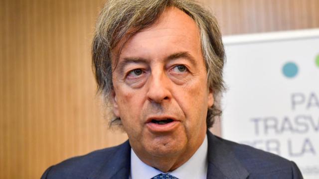 Il professore Burioni presenta un esposto penale contro Vittorio Sgarbi