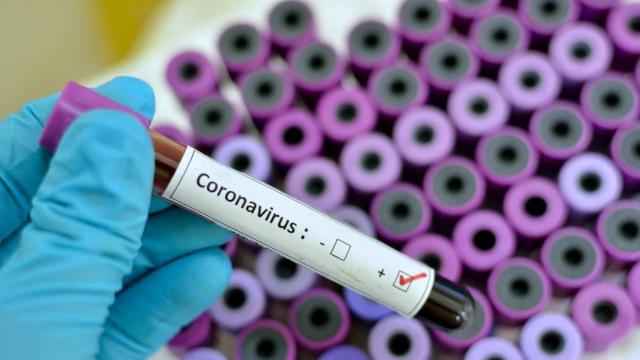 Recém-nascido é diagnosticado com coronavírus e transmissão pode ter sido no útero